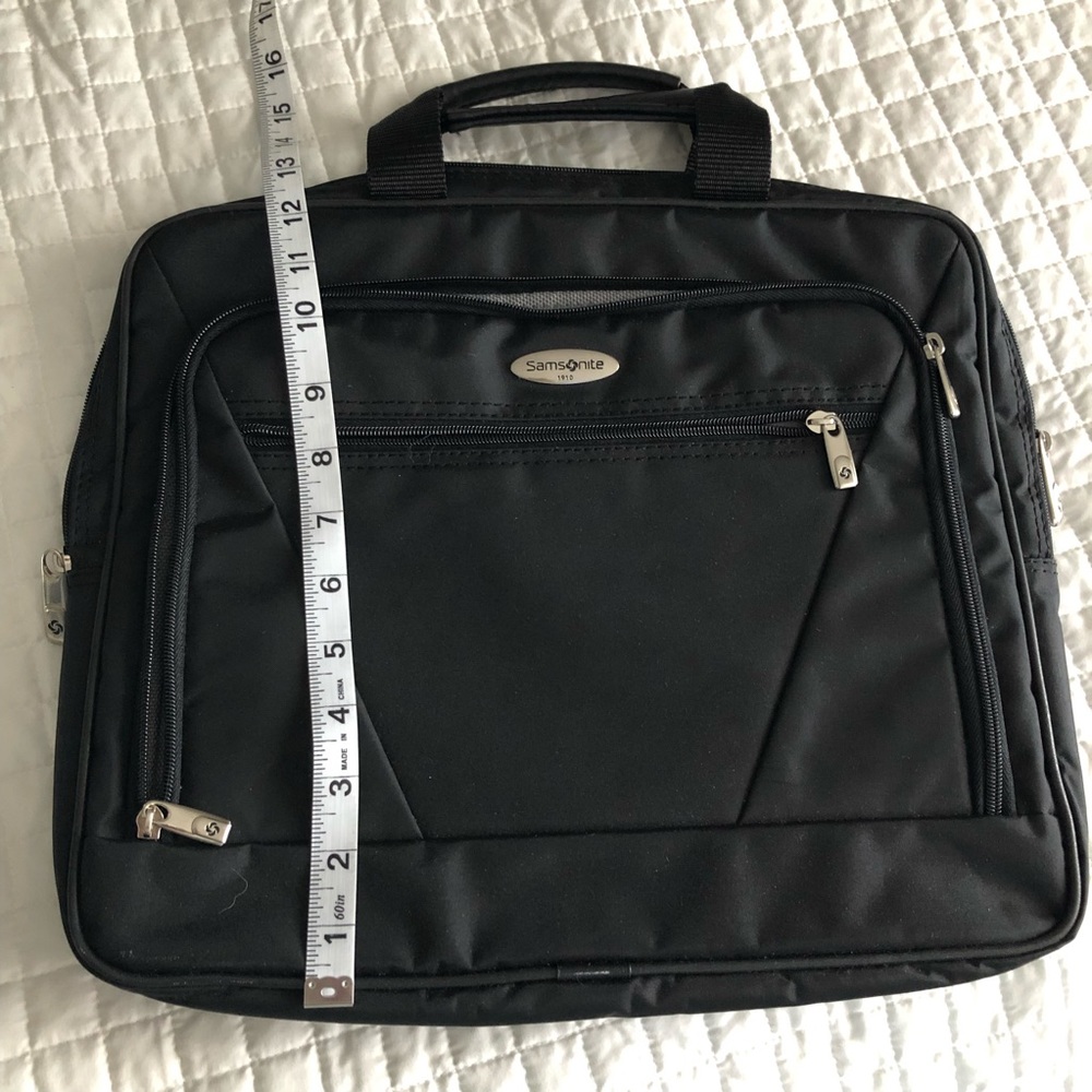 Samsonite  laptop 💻/iPad/air pad 😊